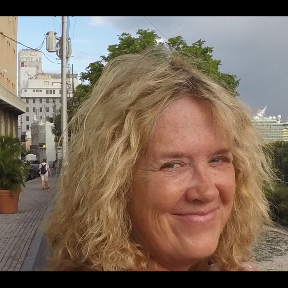 Meet your Posher, Debi